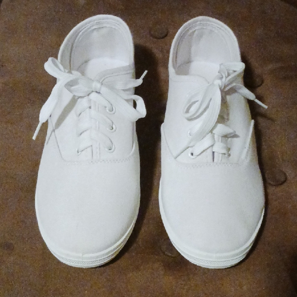 Everyday Women's White Lace-Up Canvas Sneakers